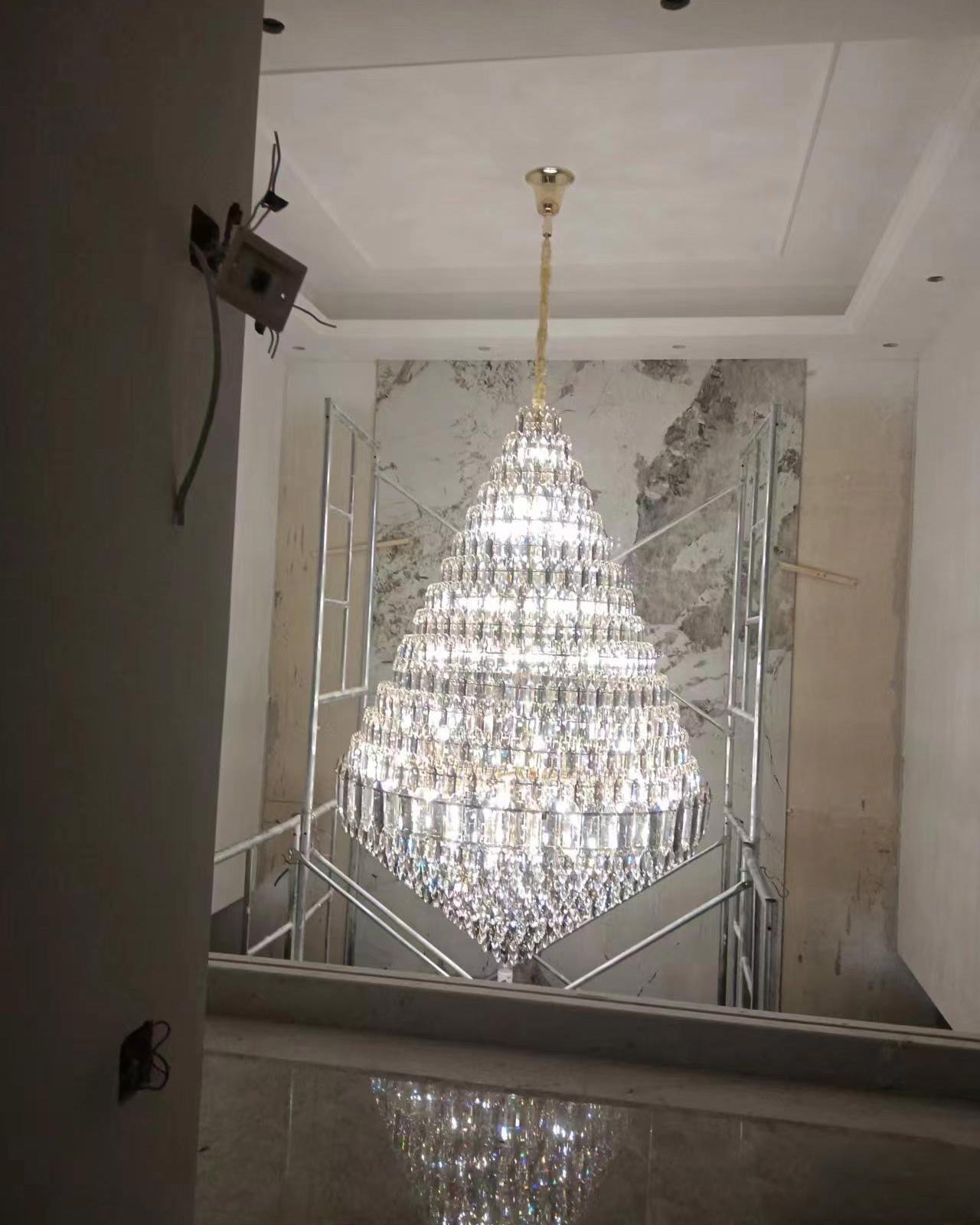 Lustre de foyer en cristal conique à plusieurs niveaux WOMO-WM2384