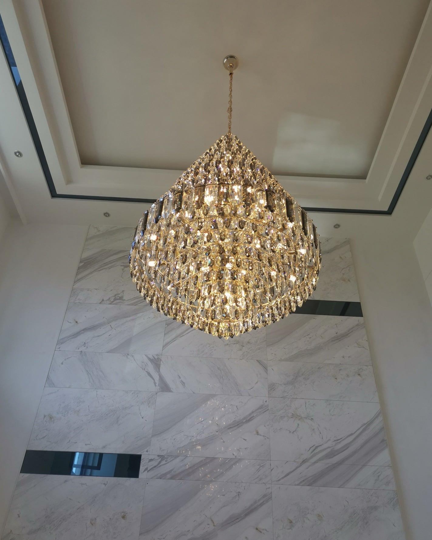 Lustre de foyer en cristal conique à plusieurs niveaux WOMO-WM2384