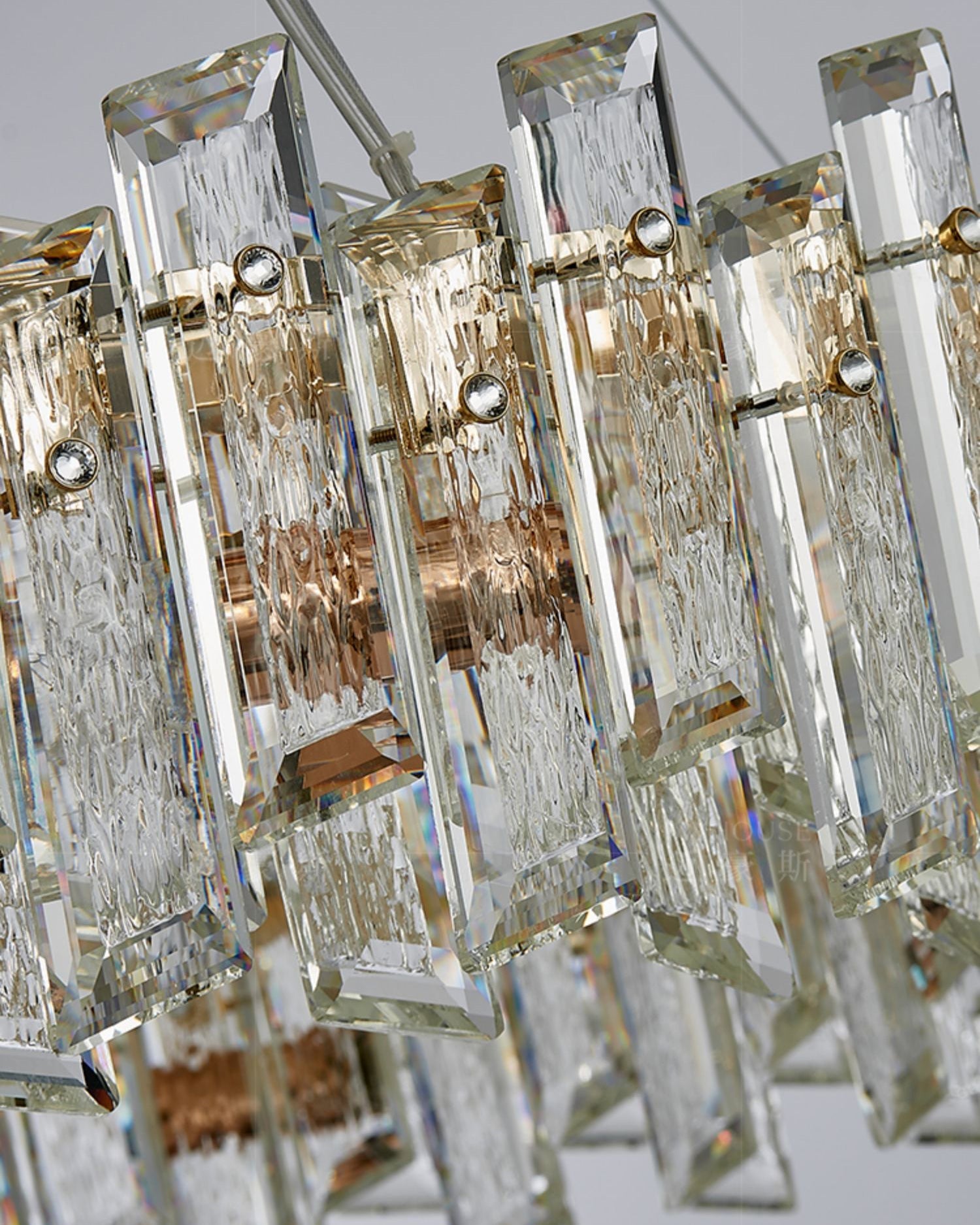Lustre ovale long en cristal d'or WOMO-WM2403