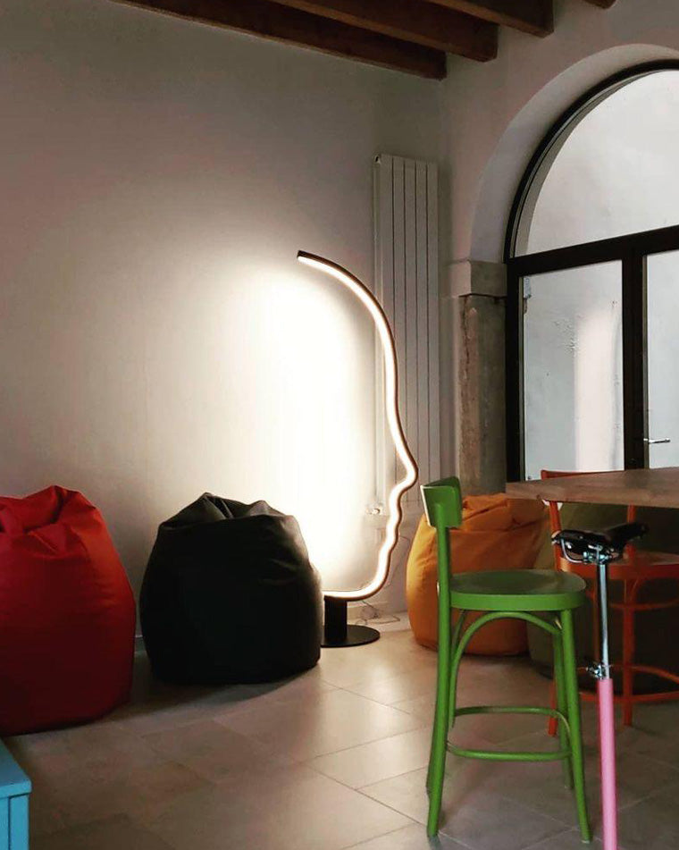 Lampadaire sculptural à profil facial WOMO-WM7002