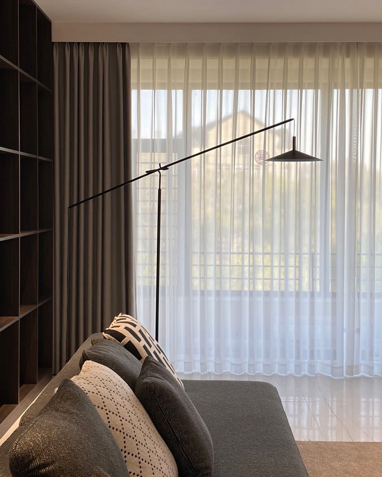 Lampadaire en porte-à-faux WOMO au-dessus du canapé-WM7025