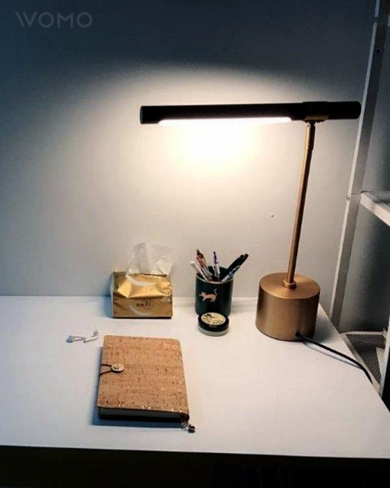 WOMO Lampe de table en porte-à-faux en noyer-WM8010