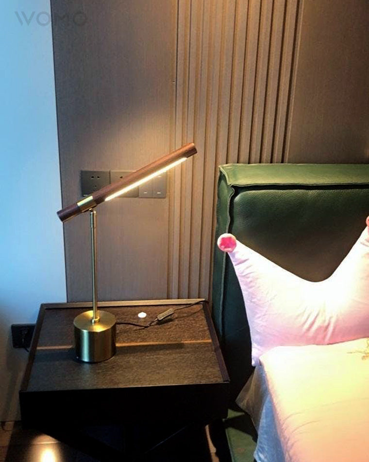 WOMO Lampe de table en porte-à-faux en noyer-WM8010